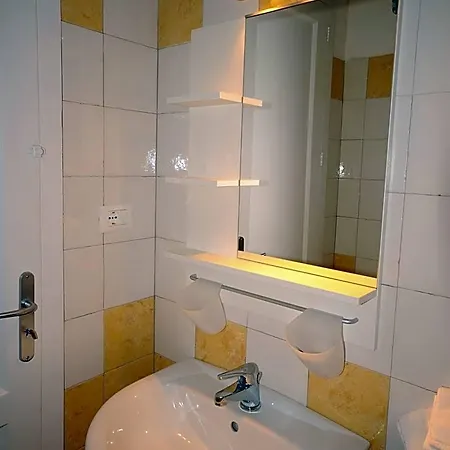 Agon Bed & Breakfast 3*