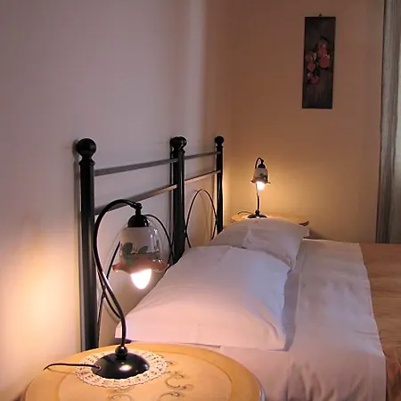 فندق مبيت وإفطار Agon 3*