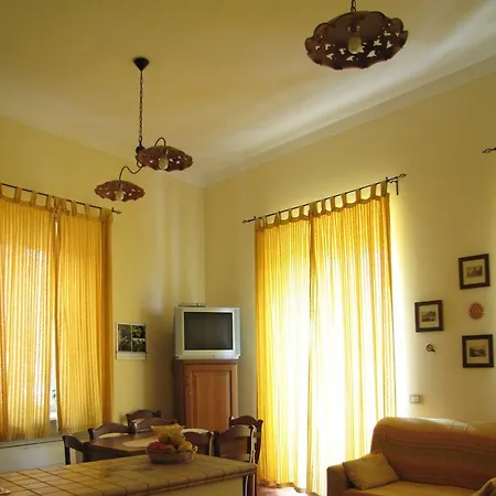 לינה וארוחת בוקר Agon 3*