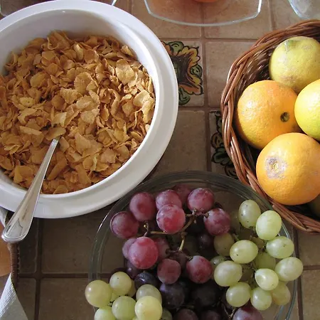 לינה וארוחת בוקר Agon 3*