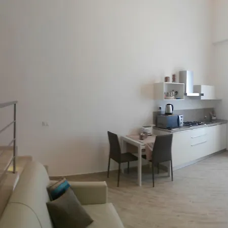 לינה וארוחת בוקר Agon 3*